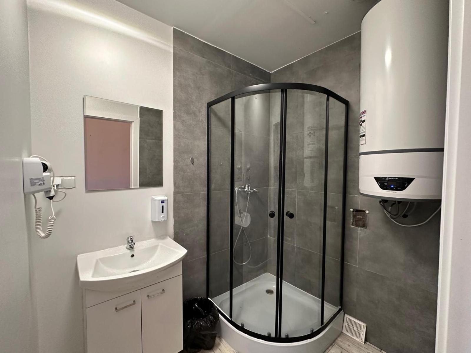 Bed & Breakfast Genius Rooms- 24h Self Check-in Poznan